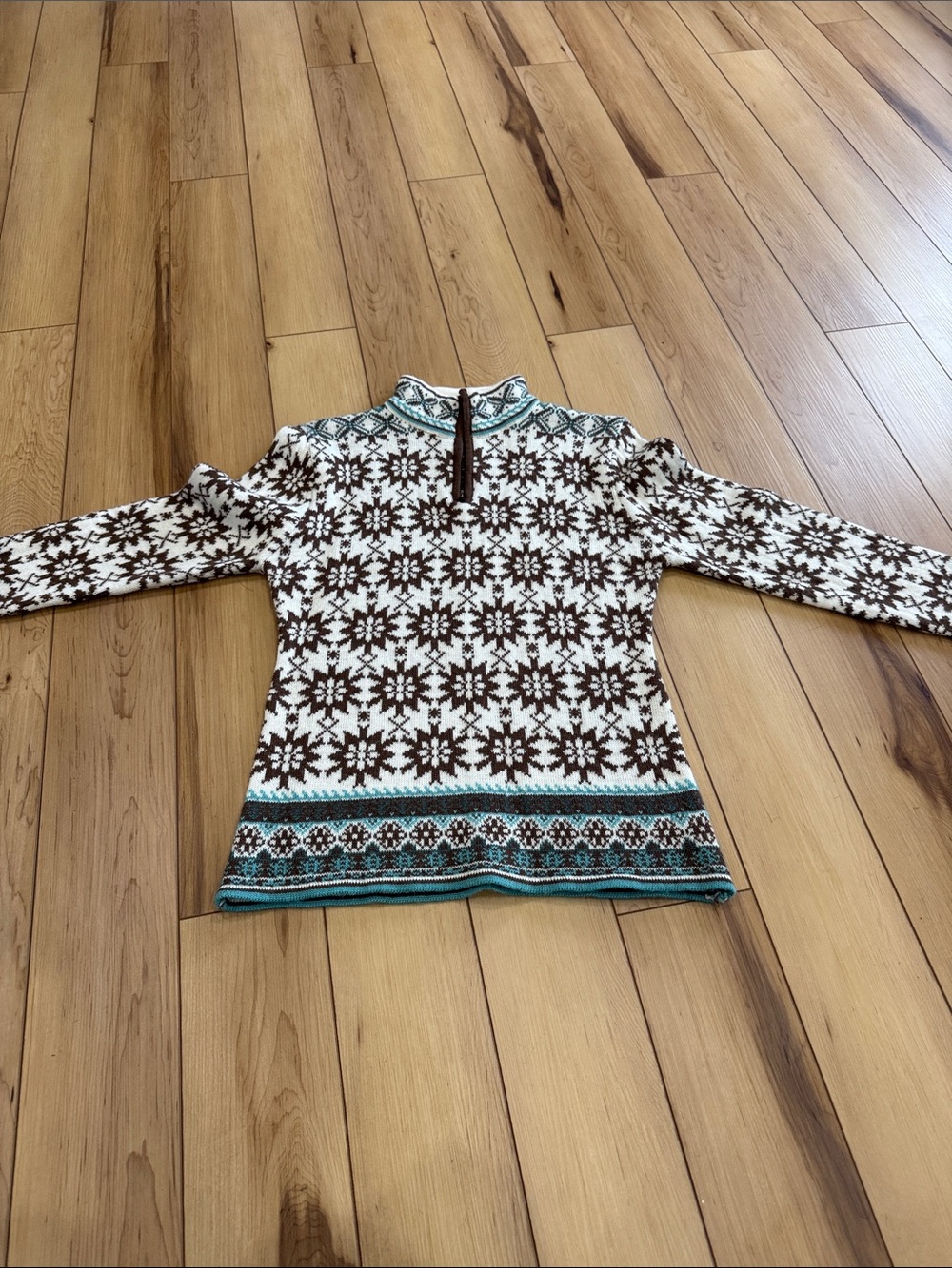 Obermeyer 1/4 zip Cowl Neck Sweater in White, Brown & Teal - Picture 7 of 10